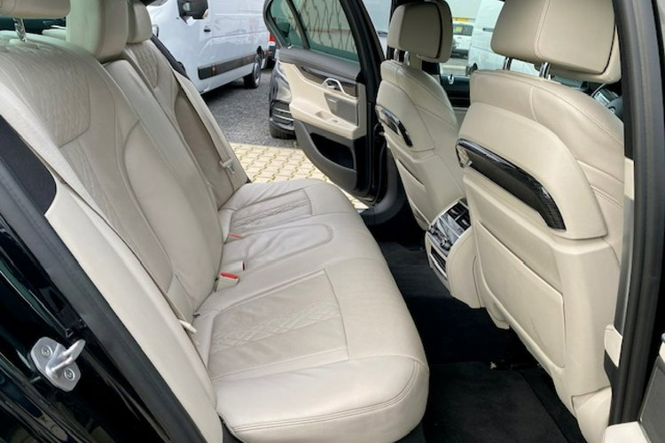 BMW 750 SALON PL / X-Drive / VOLL / 400 KM / M PAKIET / HEAD UP zdjęcie 9