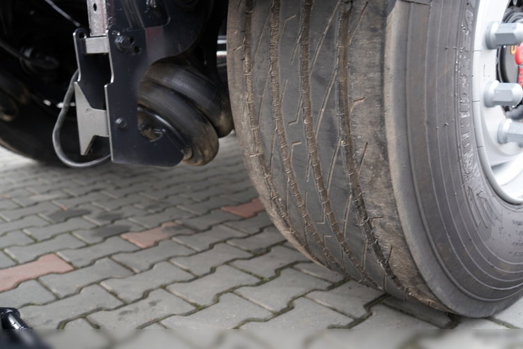 Schmitz MEILLER KIPPER  WYWROTKA 26 m3 / STALOWA / RYNNA WANNA HP / MAŁO UŻYWANA / OŚ PODNOSZONA / SAF  zdjęcie 16