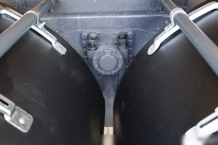 MAN DAF CF 85.410 / 8x4 / WYWROTKA TYLNOZSYPOWA  / HYDROKLAPA  / OPONY 100% / UAL / EURO 6  zdjęcie 27