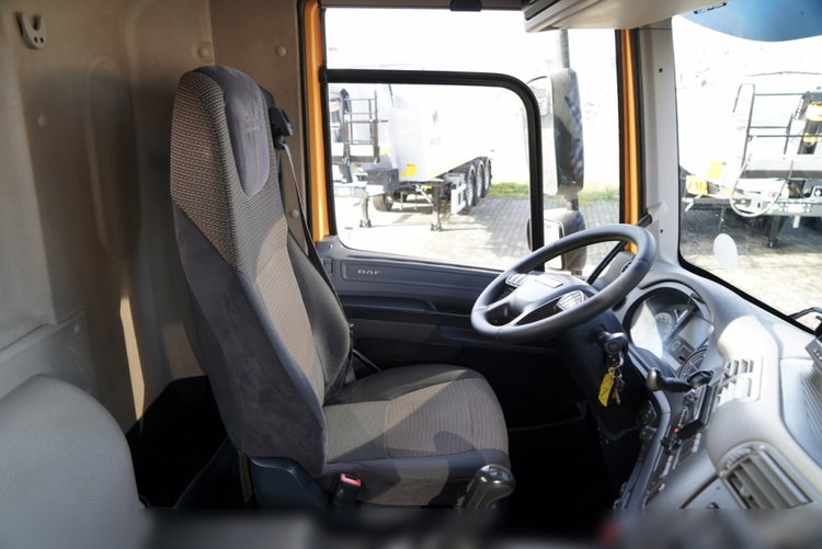 MAN DAF CF 85.410 / 8x4 / WYWROTKA TYLNOZSYPOWA  / HYDROKLAPA  / OPONY 100% / UAL / EURO 6  zdjęcie 32