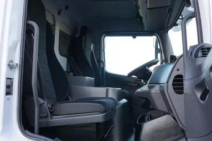 Mercedes ATEGO / 1223 / ACC / EURO 6 / CHŁODNIA + WINDA / MULTITEMPERATURA zdjęcie 8