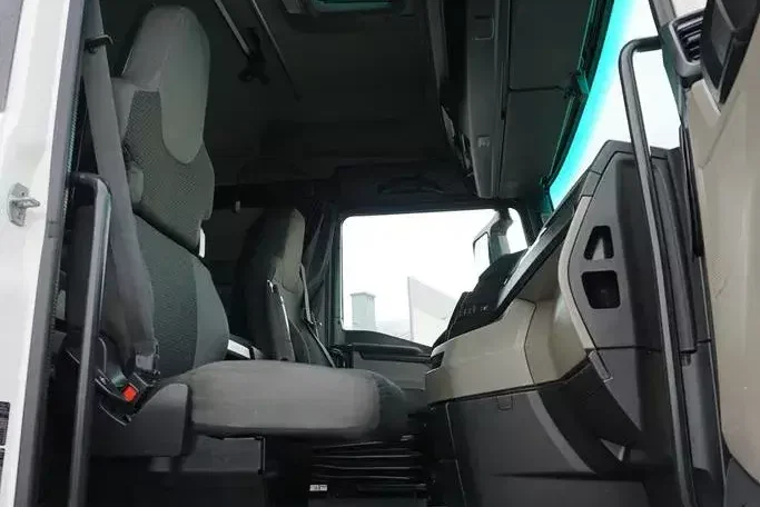 MAN TGX / 18.470 / E 6 / GM / ZESTAW PRZEJAZDOWY 120 M3 / ŁAD. 14 815 KG / RETARDER zdjęcie 8