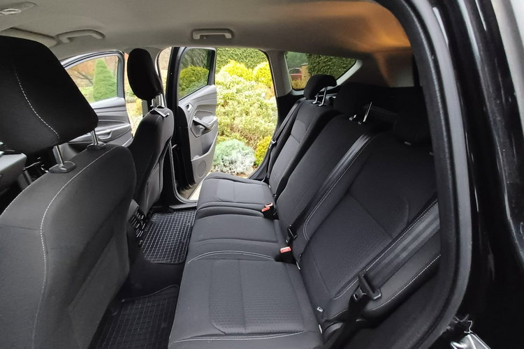 Ford Kuga zadbany, niewielki przebieg zdjęcie 12