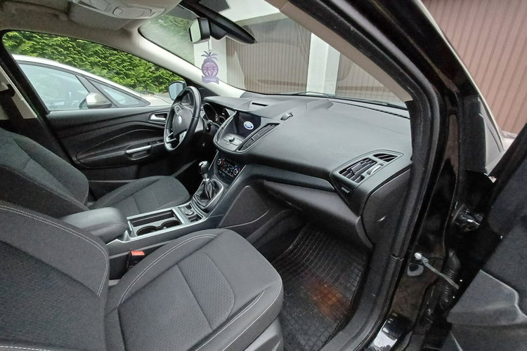 Ford Kuga zadbany, niewielki przebieg zdjęcie 9