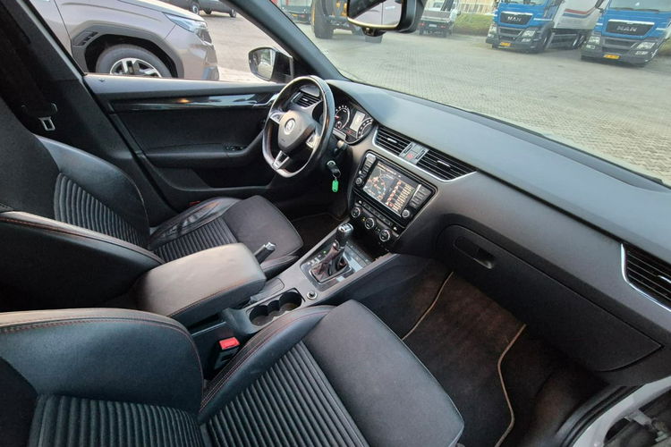 Octavia Skoda Octavia 2.0 TDI RS DSG / NOWY SERWIS zdjęcie 24