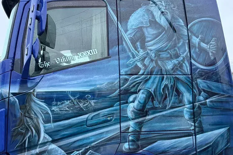 Volvo 540 XL z Niemiec aerograf TV Show Truck pełne wyposażenie skóry zdjęcie 14