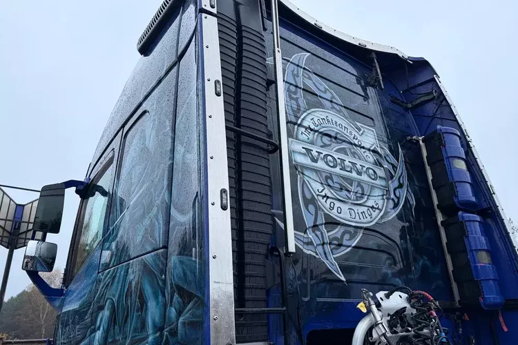 Volvo 540 XL z Niemiec aerograf TV Show Truck pełne wyposażenie skóry zdjęcie 21