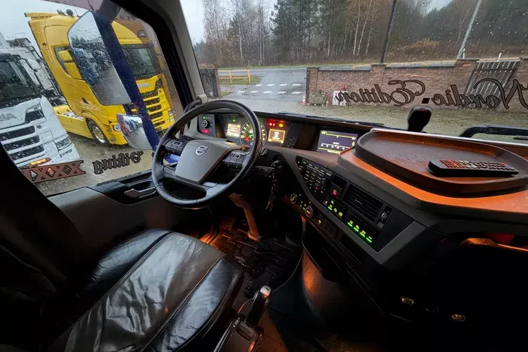 Volvo 540 XL z Niemiec aerograf TV Show Truck pełne wyposażenie skóry zdjęcie 27
