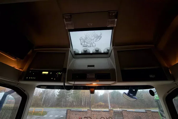 Volvo 540 XL z Niemiec aerograf TV Show Truck pełne wyposażenie skóry zdjęcie 29
