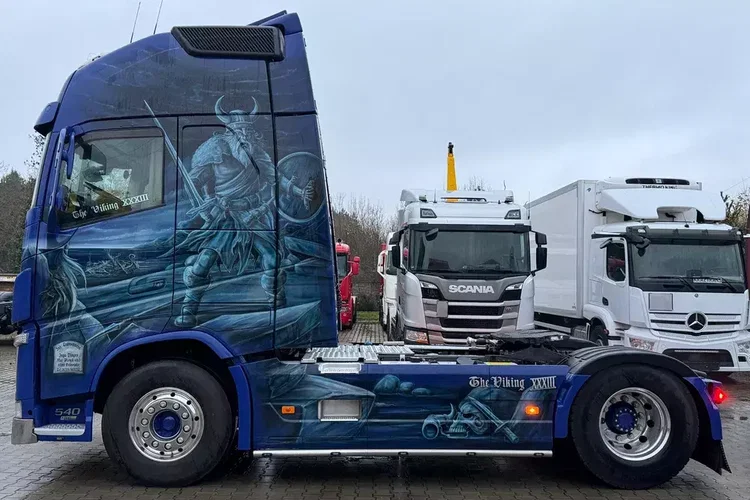 Volvo 540 XL z Niemiec aerograf TV Show Truck pełne wyposażenie skóry zdjęcie 6