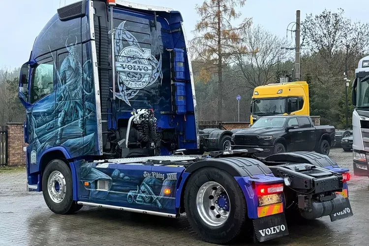 Volvo 540 XL z Niemiec aerograf TV Show Truck pełne wyposażenie skóry zdjęcie 7