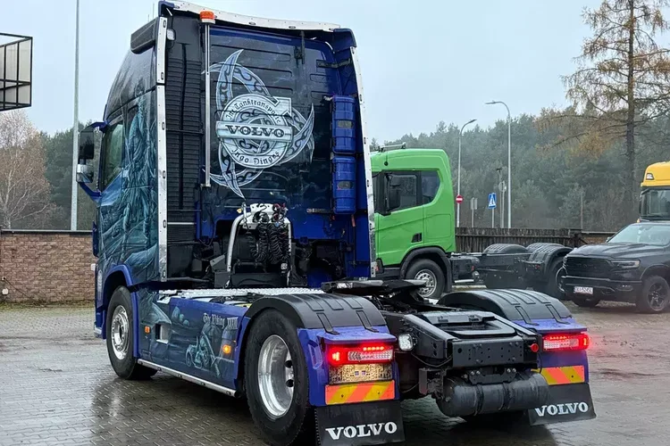 Volvo 540 XL z Niemiec aerograf TV Show Truck pełne wyposażenie skóry zdjęcie 8