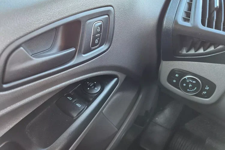 Ford transit-connect Long 39999zł NETTO 1.5TdCi/120KM zdjęcie 17