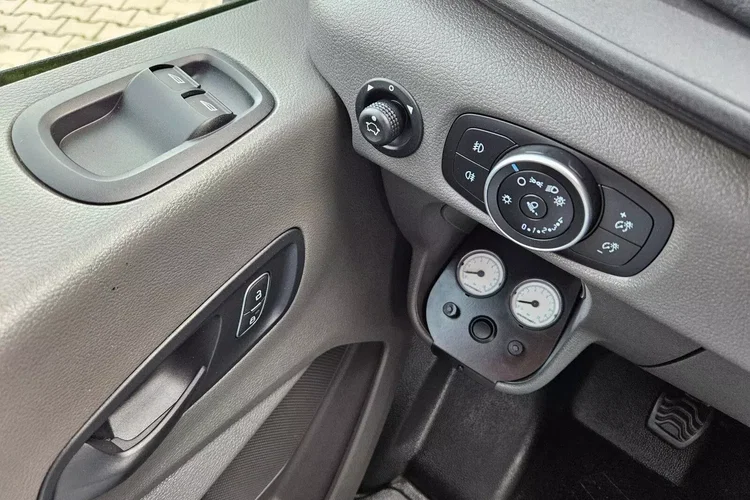 Ford transit L4H3 79900zł NETTO Zabudowa warsztatowa Brygadówka 6 osób 2.0TdCi/170KM zdjęcie 19