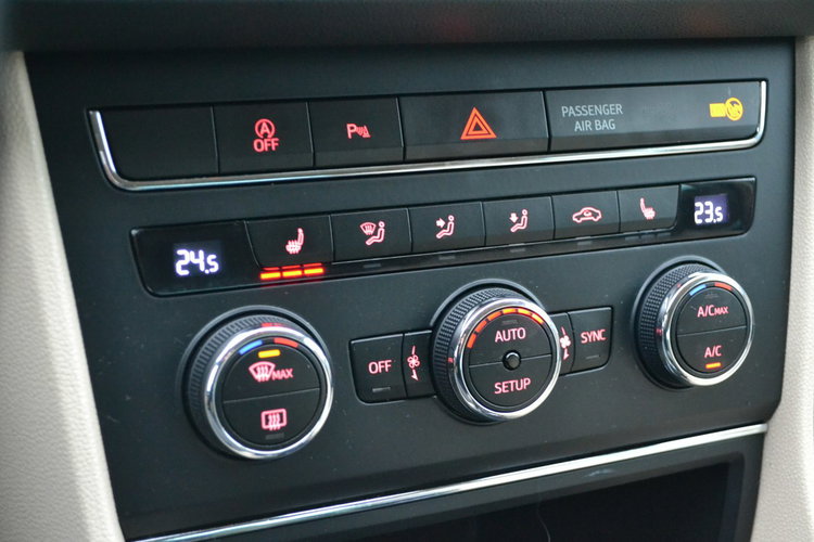 Seat Leon full LED Skórzana Tapicerka Alufelgi Podgrz. Fotele Nawigacja.Zarej zdjęcie 19