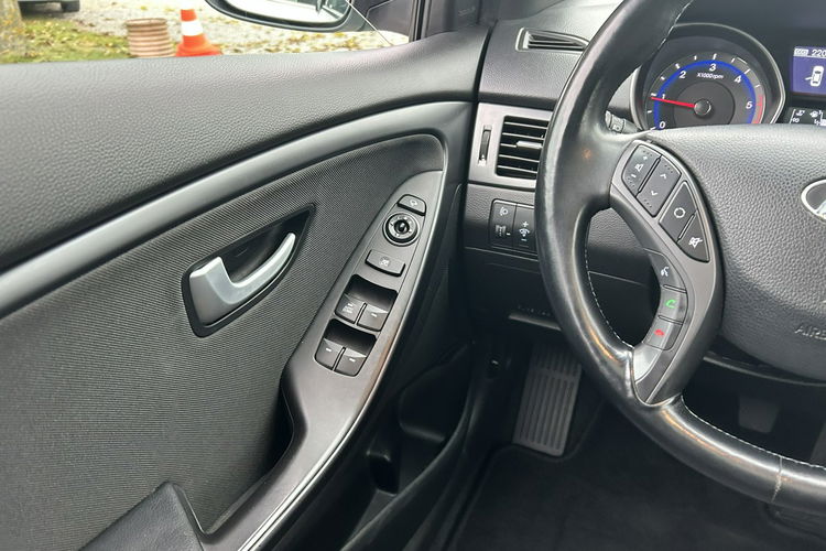 Hyundai i30 Super stan Full opcja zdjęcie 17