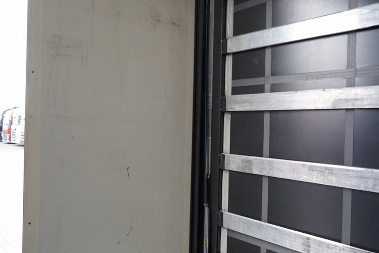 Volvo FH 500 / I-SAVE / XL / ZESTAW TANDEM PRZEJAZDOWY 120 M3 / 2023 / KLIMA POSTOJOWA / ZAWIESIE DOKI DO WÓZKA / PO ZŁOTYM KONTRAKCIE SERWISOWYM zdjęcie 37