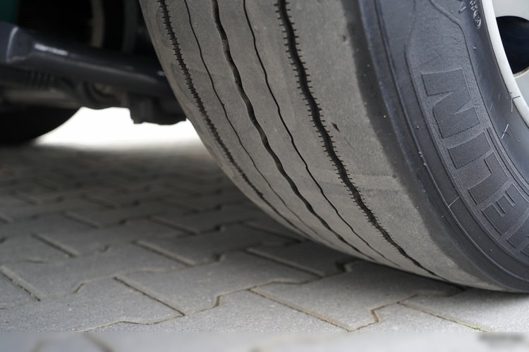 Volvo FH 500 / I-SAVE / XL / ZESTAW TANDEM PRZEJAZDOWY 120 M3 / 2023 / KLIMA POSTOJOWA / ZAWIESIE DOKI DO WÓZKA / PO ZŁOTYM KONTRAKCIE SERWISOWYM zdjęcie 40