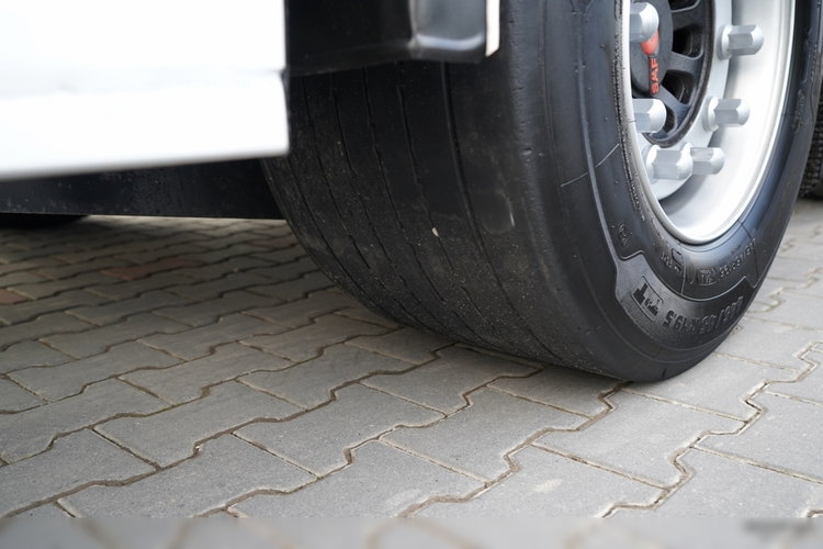 Volvo FH 500 / I-SAVE / XL / ZESTAW TANDEM PRZEJAZDOWY 120 M3 / 2023 / KLIMA POSTOJOWA / ZAWIESIE DOKI DO WÓZKA / PO ZŁOTYM KONTRAKCIE SERWISOWYM zdjęcie 45