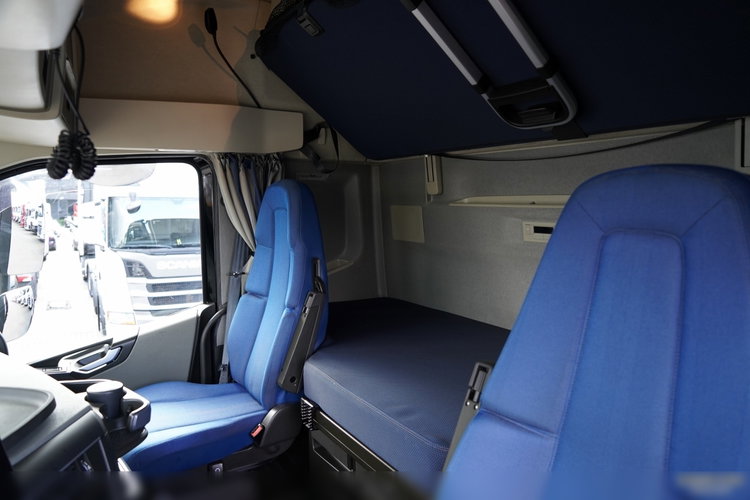 Volvo FH 500 / I-SAVE / XL / ZESTAW TANDEM PRZEJAZDOWY 120 M3 / 2023 / KLIMA POSTOJOWA / ZAWIESIE DOKI DO WÓZKA / PO ZŁOTYM KONTRAKCIE SERWISOWYM zdjęcie 53