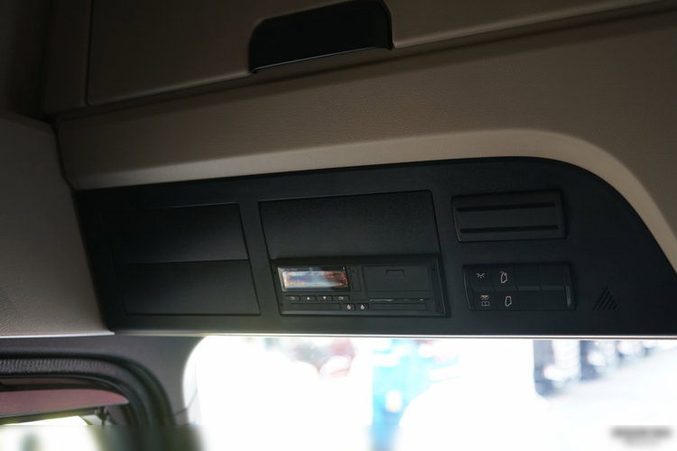 Mercedes -Benz ACTROS  L 1851 / GIGA SPACE / RETARDER zdjęcie 32