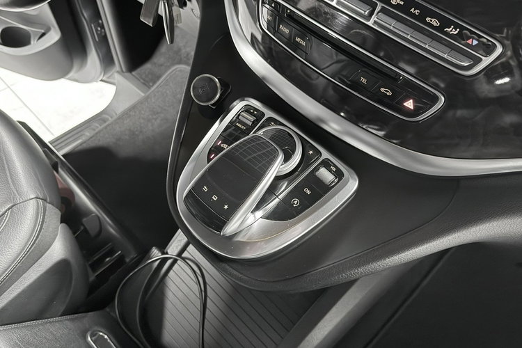 Mercedes V 250 V250d 2.2 CDi 190KM LONG Avantgarde Edition Burmester Navi Skóry LiLS zdjęcie 20