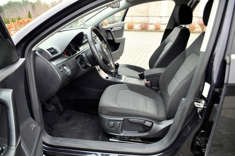Volkswagen Passat 2.0TDI(140KM) Bi-Xenon Led Klimatronik El.Fotel Welur Reling Alu16"ASO zdjęcie 21