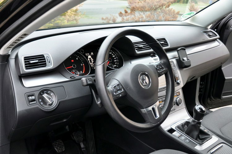 Volkswagen Passat 2.0TDI(140KM) Bi-Xenon Led Klimatronik El.Fotel Welur Reling Alu16"ASO zdjęcie 22