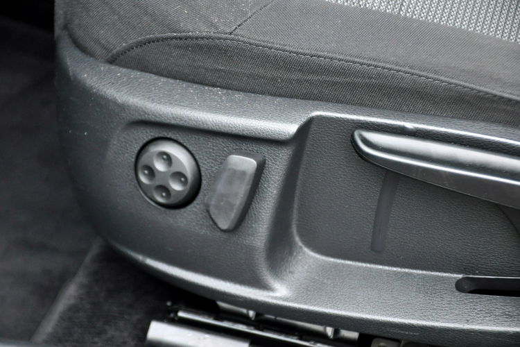 Volkswagen Passat 2.0TDI(140KM) Bi-Xenon Led Klimatronik El.Fotel Welur Reling Alu16"ASO zdjęcie 23