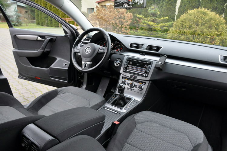 Volkswagen Passat 2.0TDI(140KM) Bi-Xenon Led Klimatronik El.Fotel Welur Reling Alu16"ASO zdjęcie 25