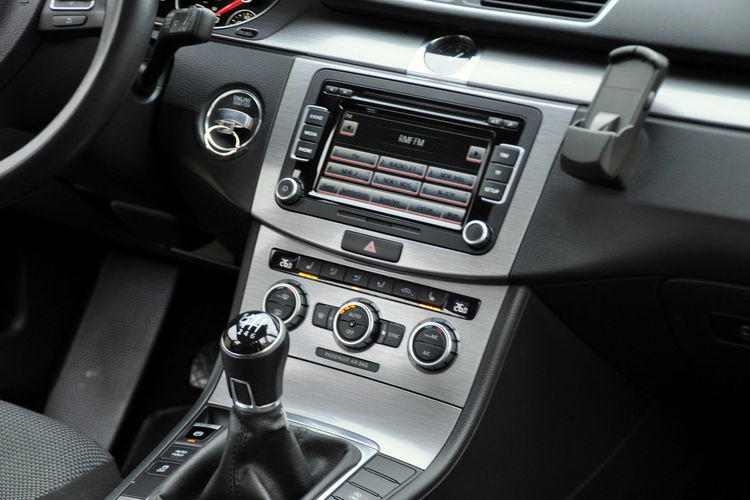 Volkswagen Passat 2.0TDI(140KM) Bi-Xenon Led Klimatronik El.Fotel Welur Reling Alu16"ASO zdjęcie 27