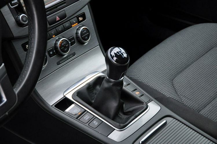 Volkswagen Passat 2.0TDI(140KM) Bi-Xenon Led Klimatronik El.Fotel Welur Reling Alu16"ASO zdjęcie 35