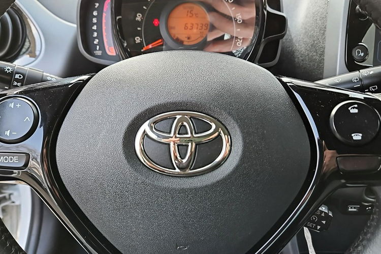 Toyota Aygo 1.0 VVTi 72KM X-PLAY TECH, salon Polska, gwarancja, FV23% zdjęcie 21