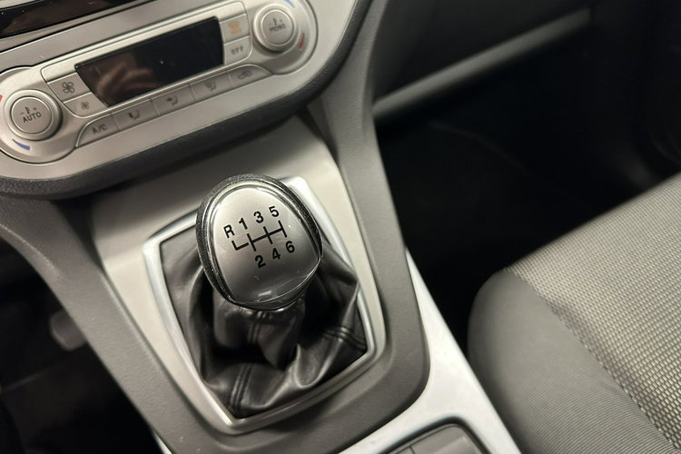 Kuga Ford Kuga 2.0 TDCI 140KM KeyLess Zadbany Rej PL Gwarancja zdjęcie 10