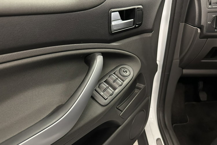 Kuga Ford Kuga 2.0 TDCI 140KM KeyLess Zadbany Rej PL Gwarancja zdjęcie 11