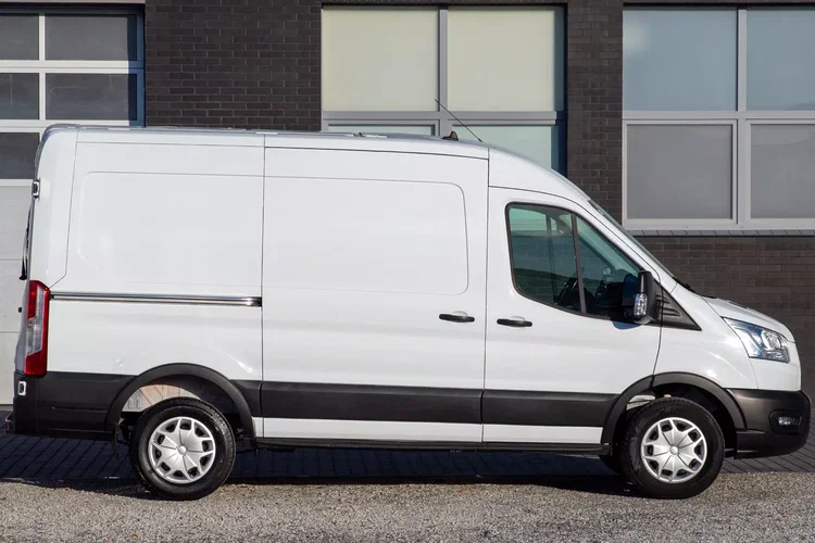 Ford Transit L2H2 ŚREDNI zdjęcie 18