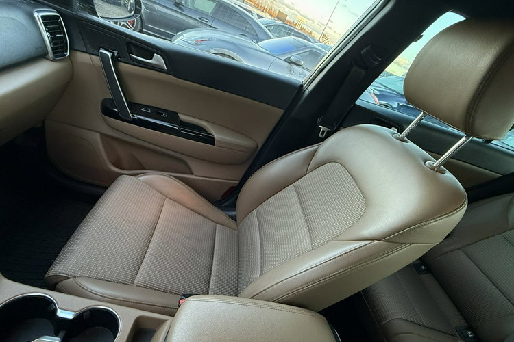 Kia Sportage 1.6TGi177KM 4x4 full opcja bezwypadkowa serwisowana 1.rok . Gwarancji zdjęcie 20