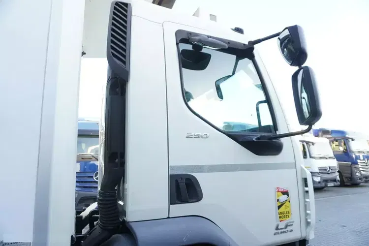 DAF LF 290 E6 4x2 / Chłodnia Lamberet 22 palety / Multitemperatura / Carrier Supra 1150 MR zdjęcie 11