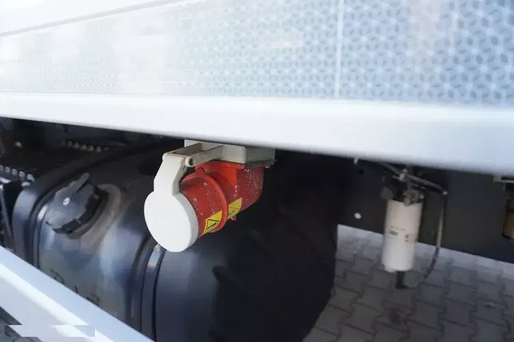 DAF LF 290 E6 4x2 / Chłodnia Lamberet 22 palety / Multitemperatura / Carrier Supra 1150 MR zdjęcie 9