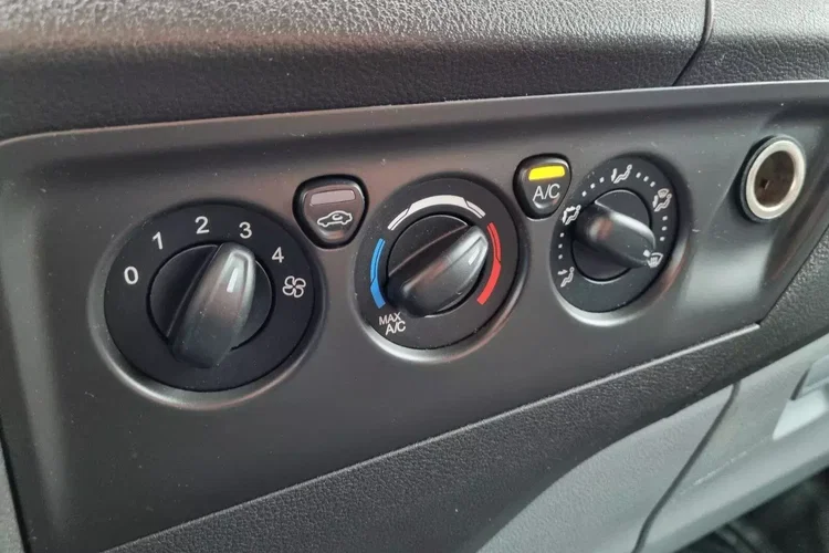 Ford transit-custom Long 39999zł NETTO 2.0 TdCi/131KM zdjęcie 26