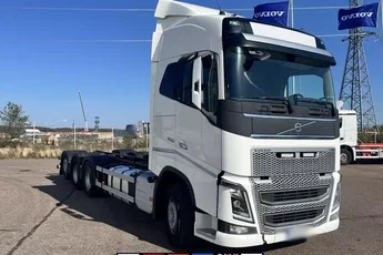 Volvo FH 650 8x4 / Rama do zabudowy / Kab. sypialna