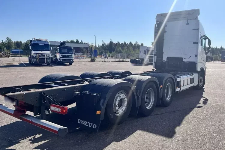 Volvo FH 650 8x4 / Rama do zabudowy / Kab. sypialna zdjęcie 3