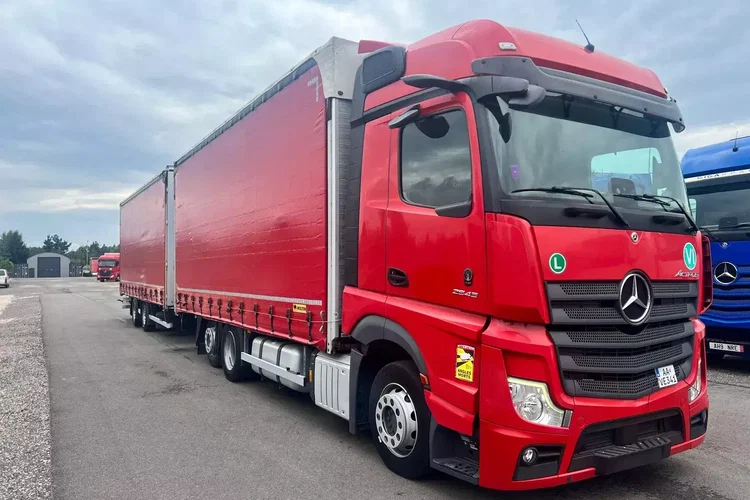 Mercedes 2545 Bigspace , firanka , zdjęcie 35