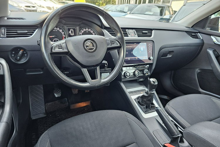 Skoda Octavia Pierwszy właściciel, bluetooth, czujniki parkowania, klimatronik zdjęcie 16