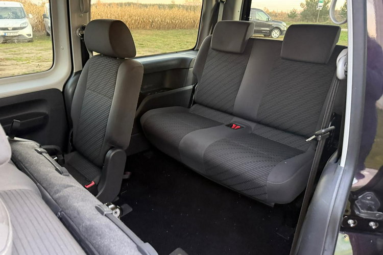Volkswagen Caddy 2.0 MPI 109 KM MAXI 7 osobowy zdjęcie 15