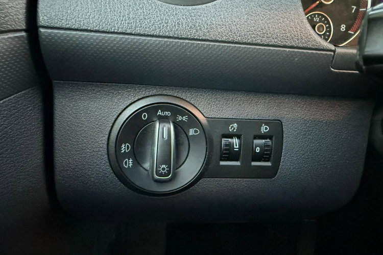 Volkswagen Caddy 2.0 MPI 109 KM MAXI 7 osobowy zdjęcie 22