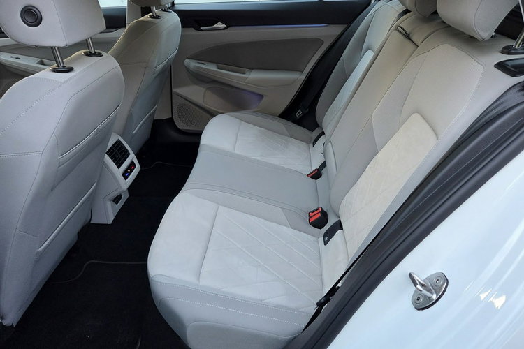 Volkswagen Golf 1.5 TSI EVO 130 KM, STYLE , ACC, Front Assist, Salon PL, F.vat 23% zdjęcie 18