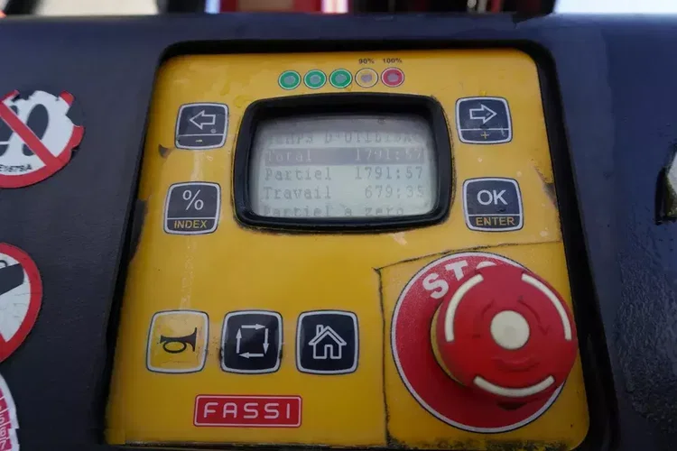 Iveco Stralis X-Way 310 4x2 E6 / dźwig Fassi F155 / 670 MTH / 130 tys. km zdjęcie 13