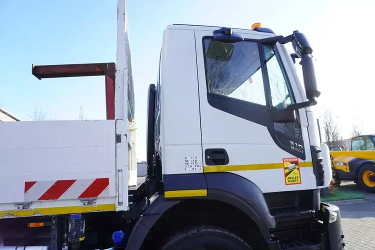 Iveco Stralis X-Way 310 4x2 E6 / dźwig Fassi F155 / 670 MTH / 130 tys. km zdjęcie 17
