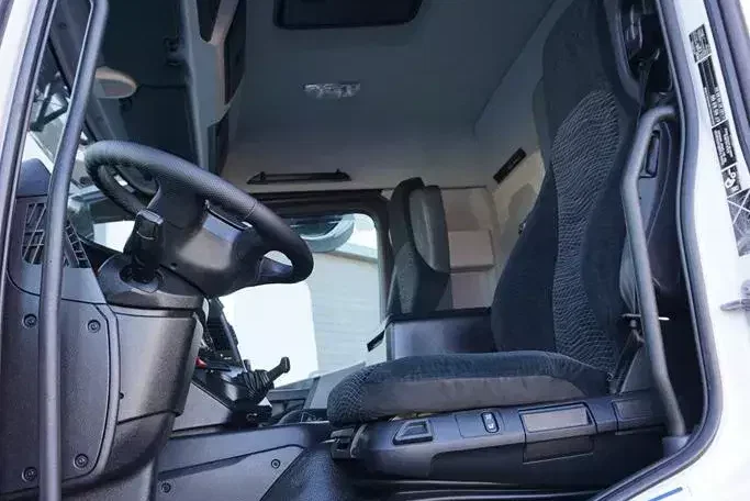 Mercedes / ANTOS / 1830 / E 6 / CHŁODNIA + WINDA / 18 PALET / 78 000 KM zdjęcie 7